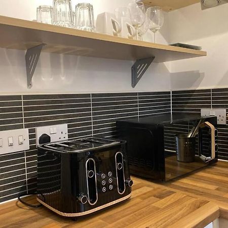 The Onyx Suite - 1 Bed Apartment W/ Free Parking Cardiff Exterior photo